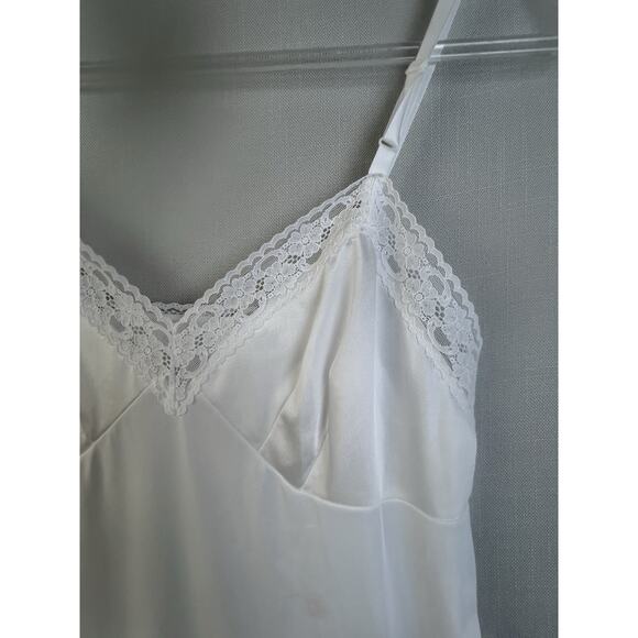 Vanity Fair Full Slip Women 38 Creamy White Lace Trim Nylon Blend Pin Up Work - Picture 5 of 11